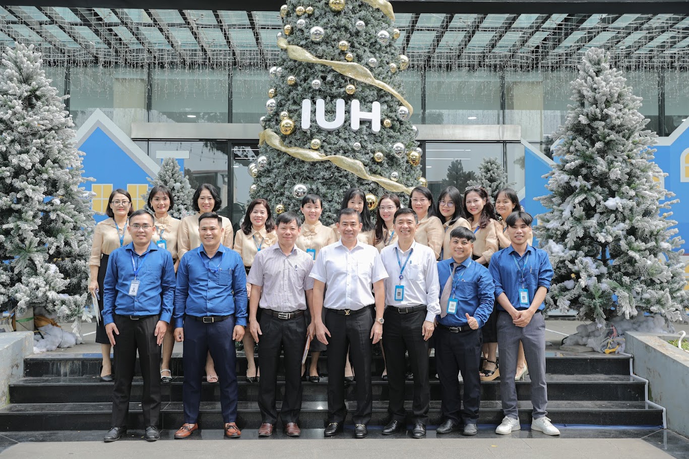 ĐỘI NGŨ NHÂN SỰ